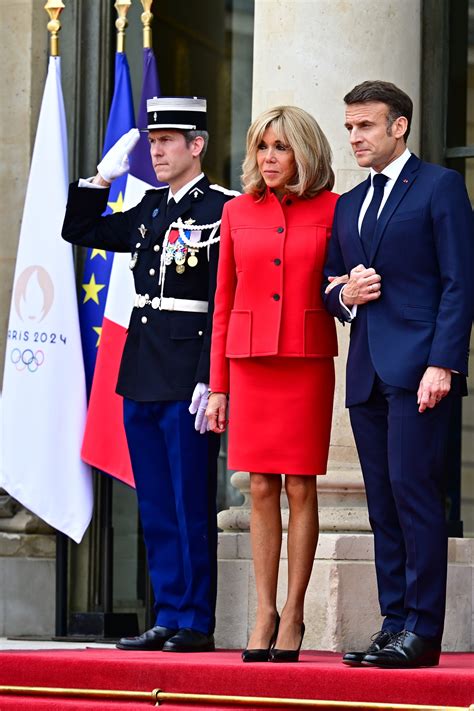 Brigitte Macron incarne le chic à la française en 9 looks